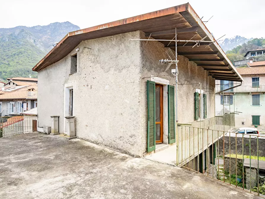 Immagine 4 di Casa indipendente in vendita  a Mandello Del Lario