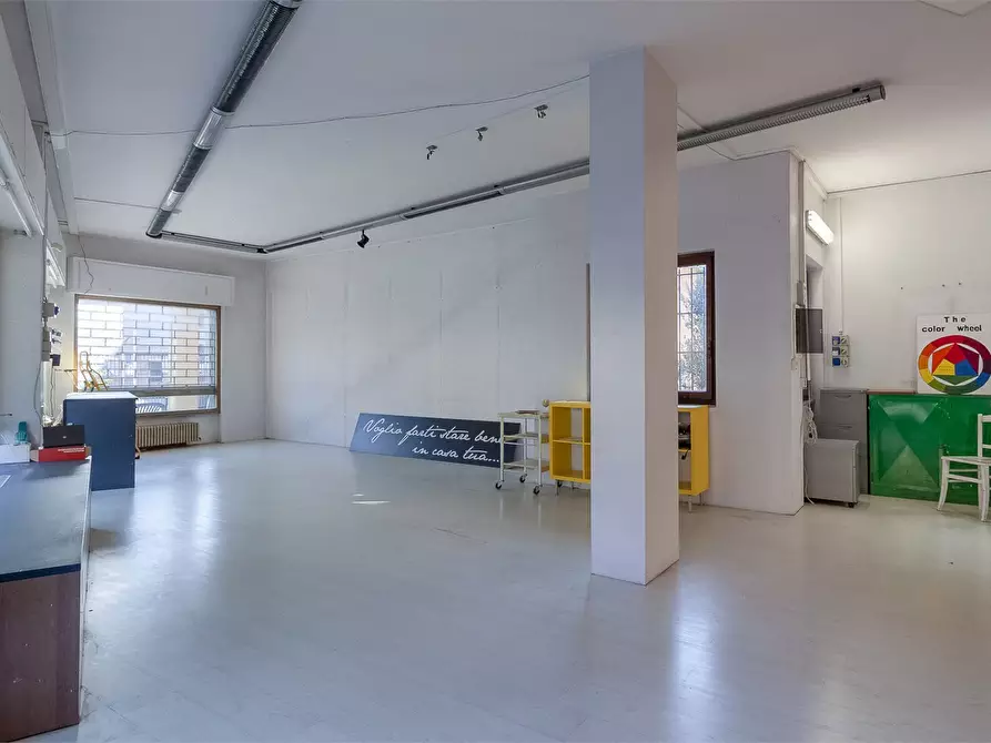 Immagine 5 di Negozio in vendita  1 a Mandello Del Lario