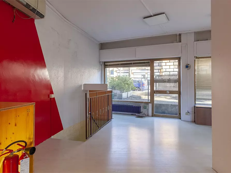 Immagine 8 di Negozio in vendita  1 a Mandello Del Lario