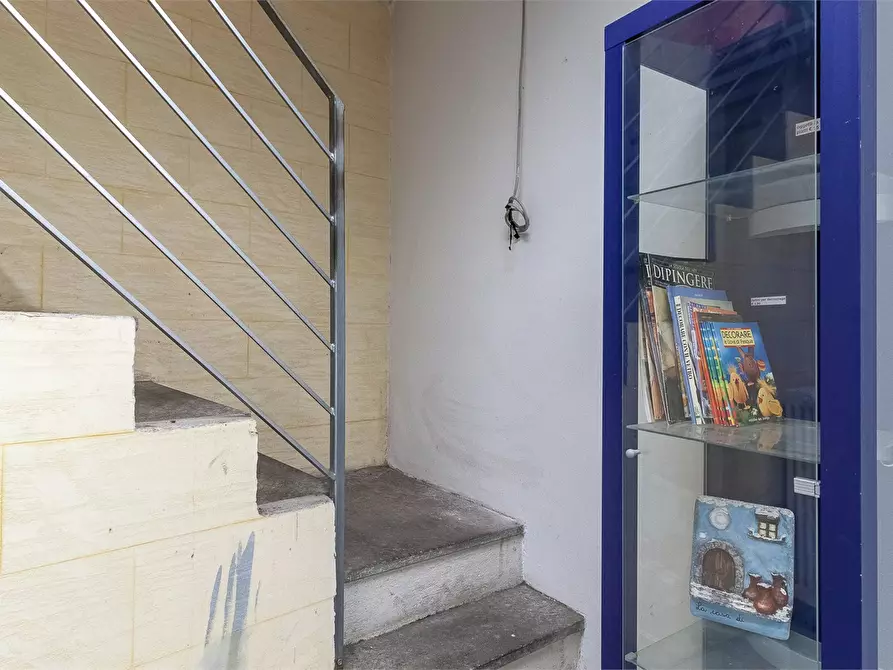 Immagine 9 di Negozio in vendita  1 a Mandello Del Lario