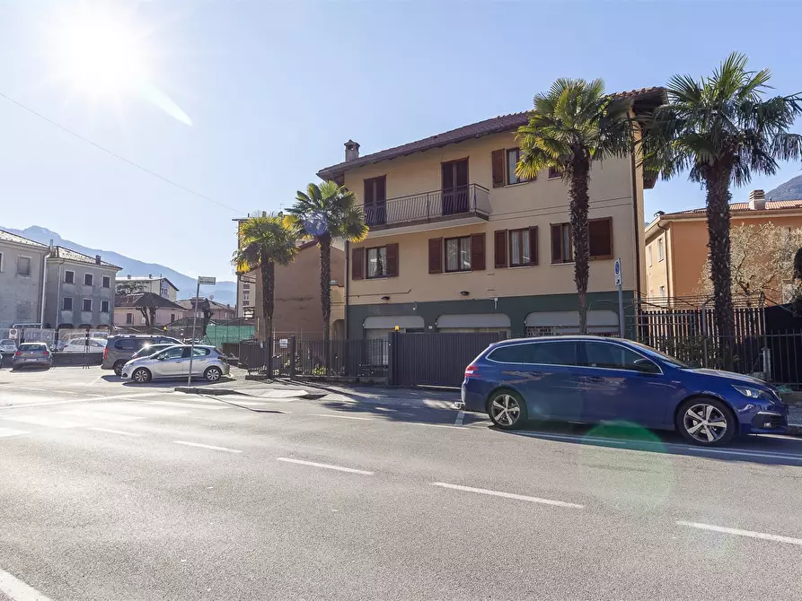 Immagine 2 di Negozio in vendita  1 a Mandello Del Lario