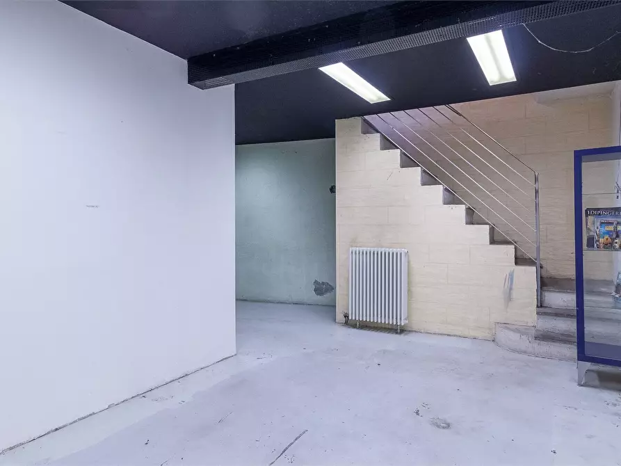 Immagine 10 di Negozio in vendita  1 a Mandello Del Lario