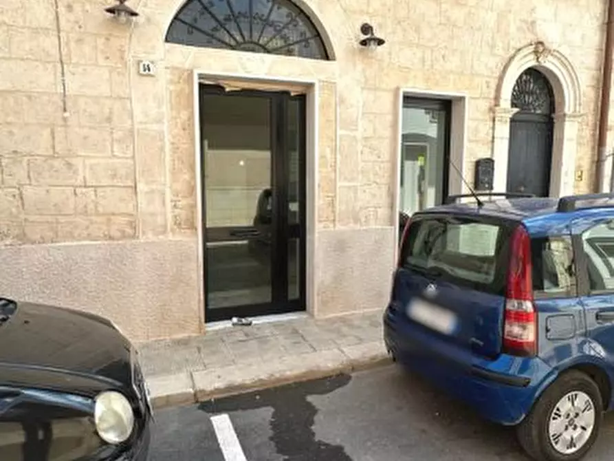 Immagine 1 di Negozio in affitto  14 a Adelfia
