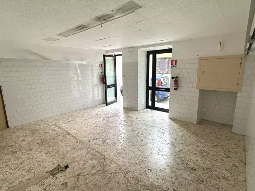 Immagine 3 di Negozio in affitto  14 a Adelfia