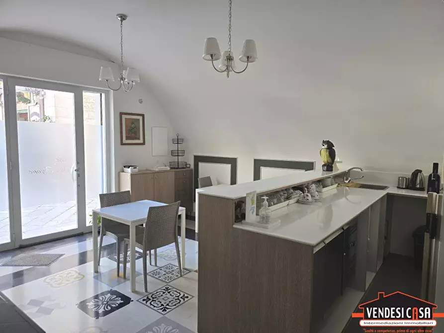 Immagine 4 di Negozio in affitto  3 a Adelfia