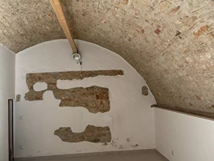 Immagine 2 di Negozio in affitto  173 a Adelfia