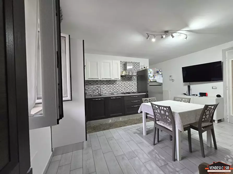 Immagine 2 di Appartamento in vendita  11 a Adelfia