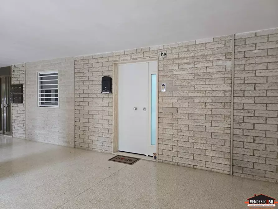 Immagine 8 di Appartamento in vendita  11 a Adelfia