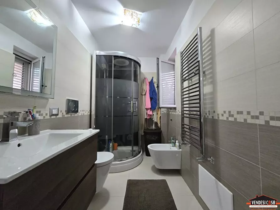 Immagine 7 di Appartamento in vendita  11 a Adelfia