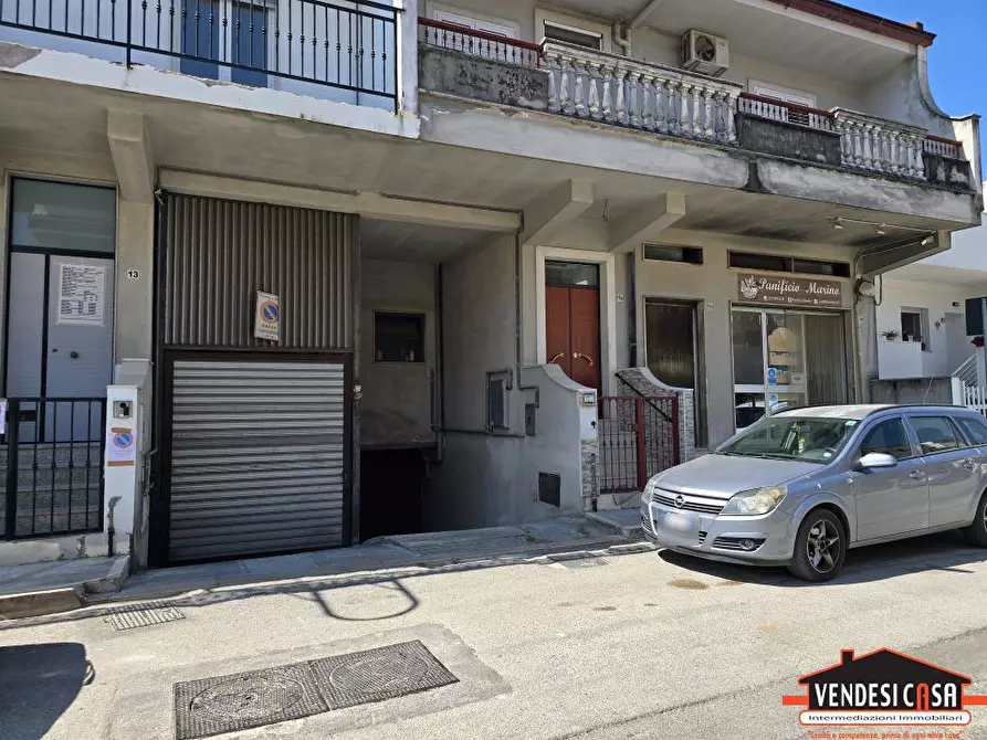 Immagine 2 di Garage in vendita  11 a Adelfia