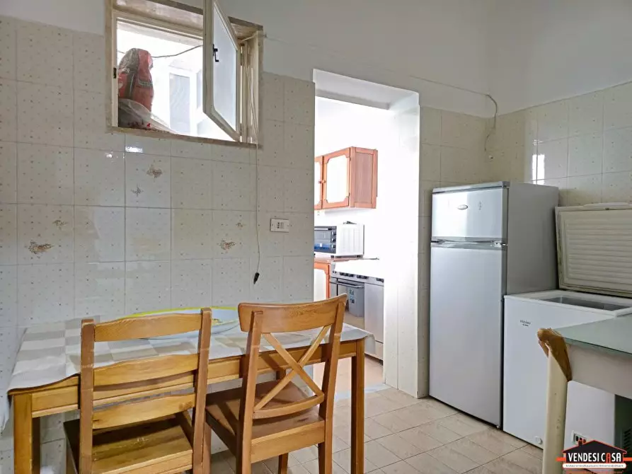 Immagine 4 di Negozio in vendita  a Adelfia