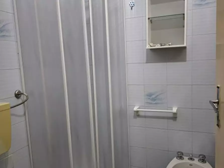 Immagine 6 di Negozio in vendita  a Adelfia