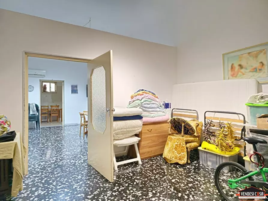 Immagine 3 di Negozio in vendita  a Adelfia