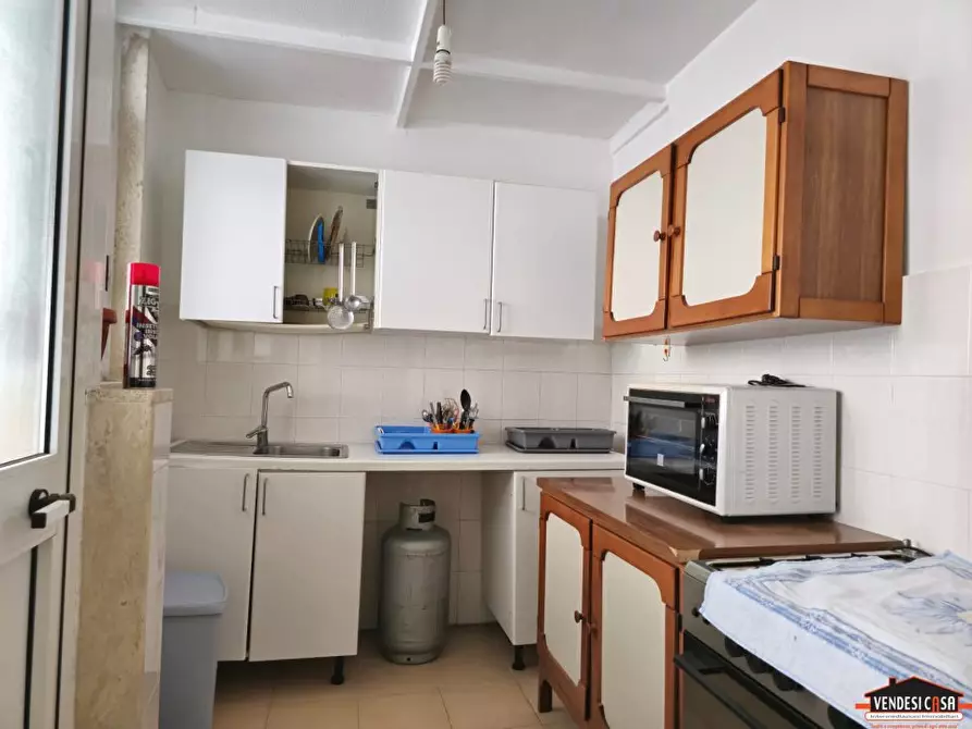 Immagine 5 di Negozio in vendita  a Adelfia