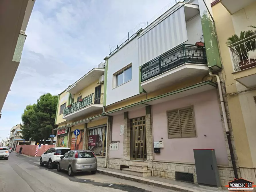 Immagine 7 di Negozio in vendita  a Adelfia