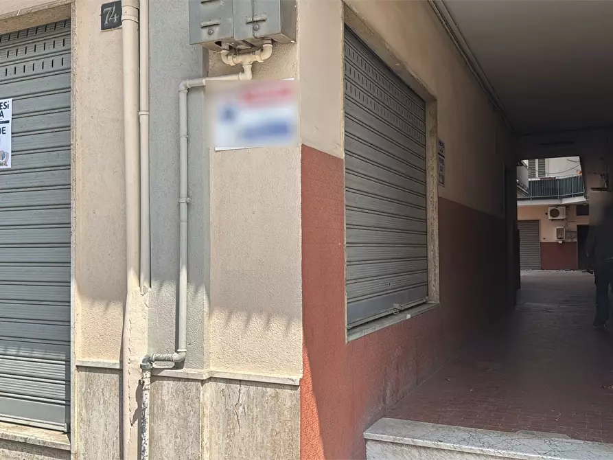 Immagine 1 di Negozio in vendita  74 a Capurso