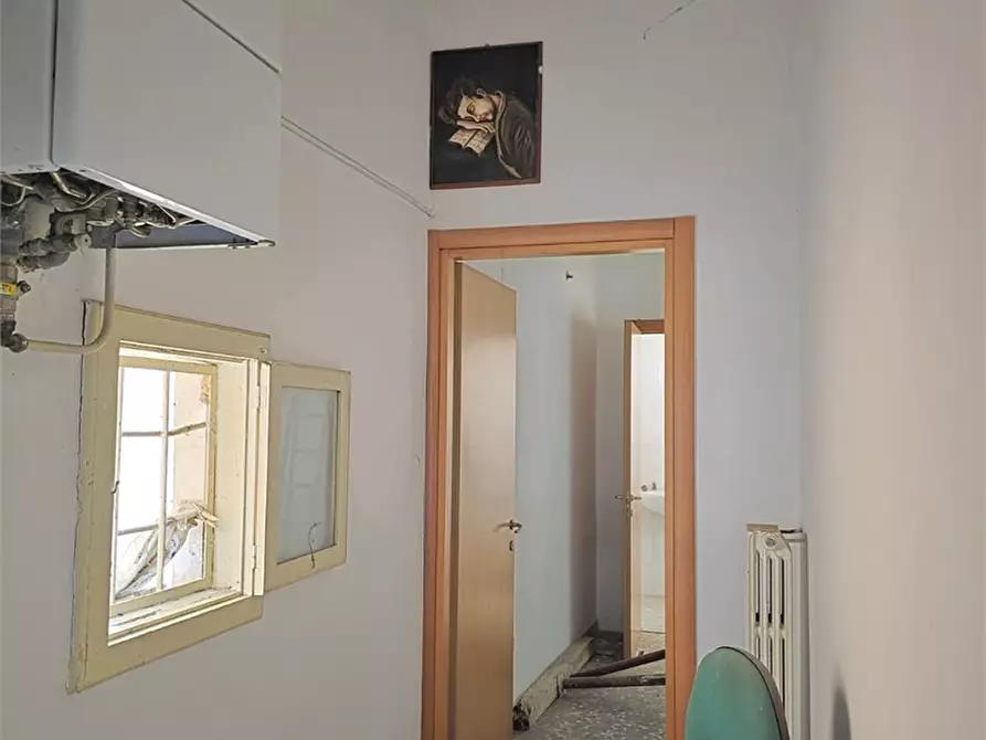 Immagine 9 di Negozio in vendita  74 a Capurso
