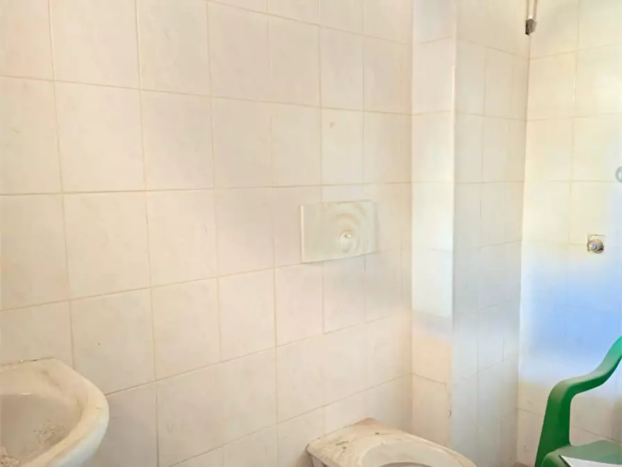 Immagine 4 di Negozio in vendita  74 a Capurso