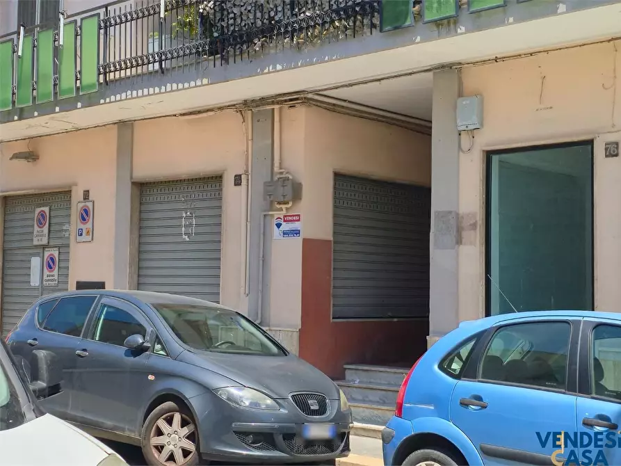 Immagine 2 di Negozio in vendita  74 a Capurso