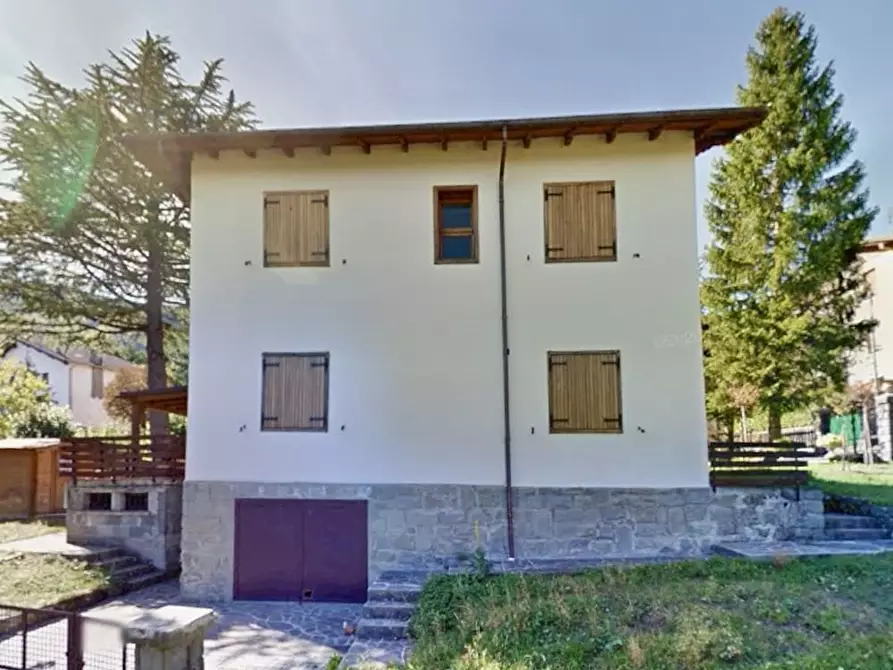 Immagine 2 di Casa indipendente in vendita  a Lizzano In Belvedere