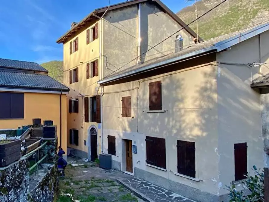 Immagine 2 di Casa semindipendente in vendita  a Lizzano In Belvedere