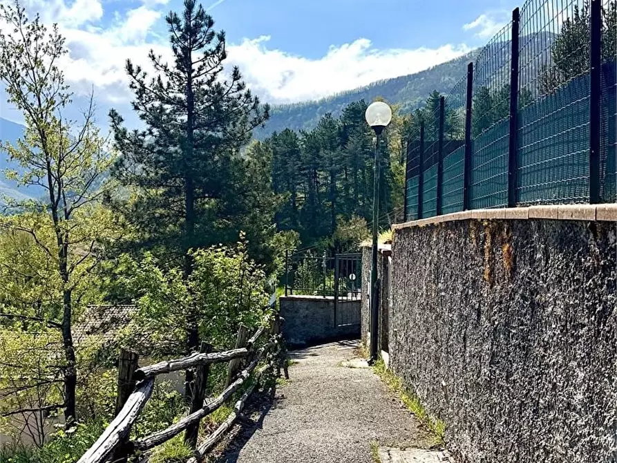 Immagine 4 di Casa semindipendente in vendita  a Castel Di Casio