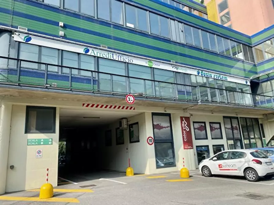 Immagine 1 di Ufficio in affitto  a Lecco