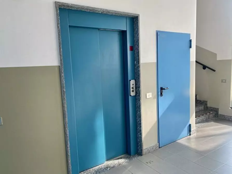 Immagine 6 di Ufficio in affitto  a Lecco