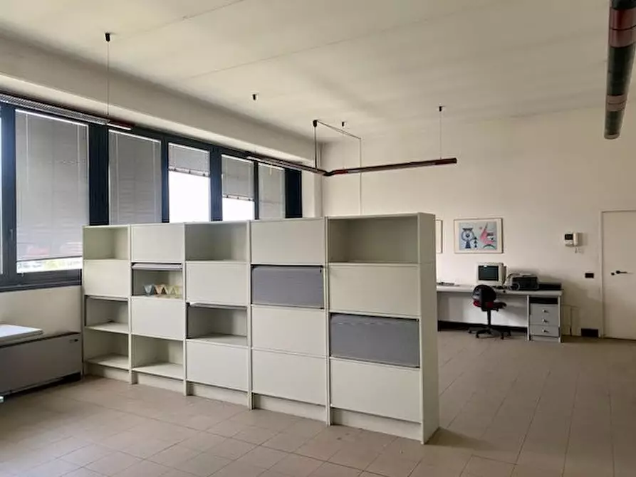 Immagine 7 di Ufficio in affitto  a Lecco