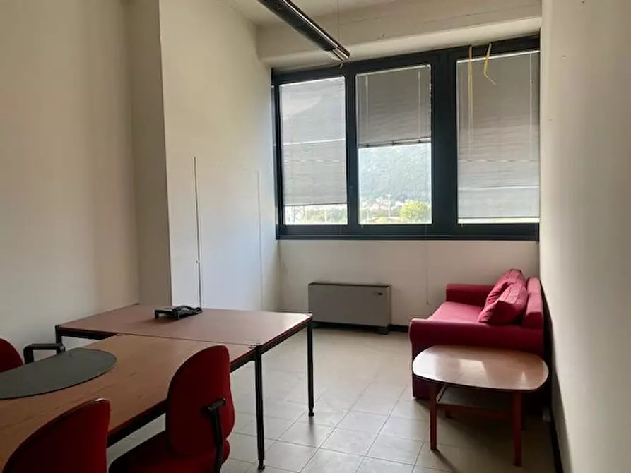 Immagine 5 di Ufficio in affitto  a Lecco