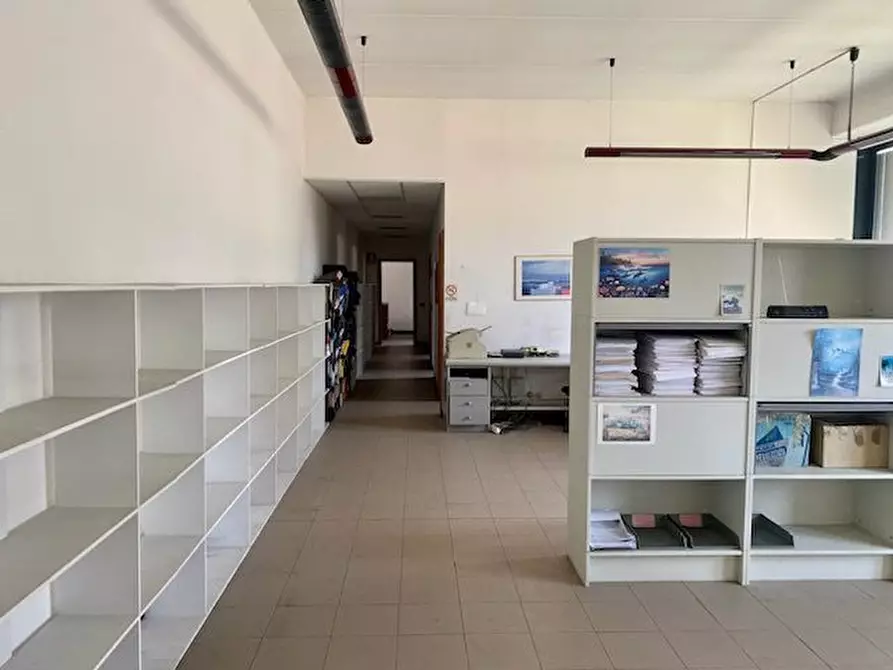 Immagine 3 di Ufficio in affitto  a Lecco