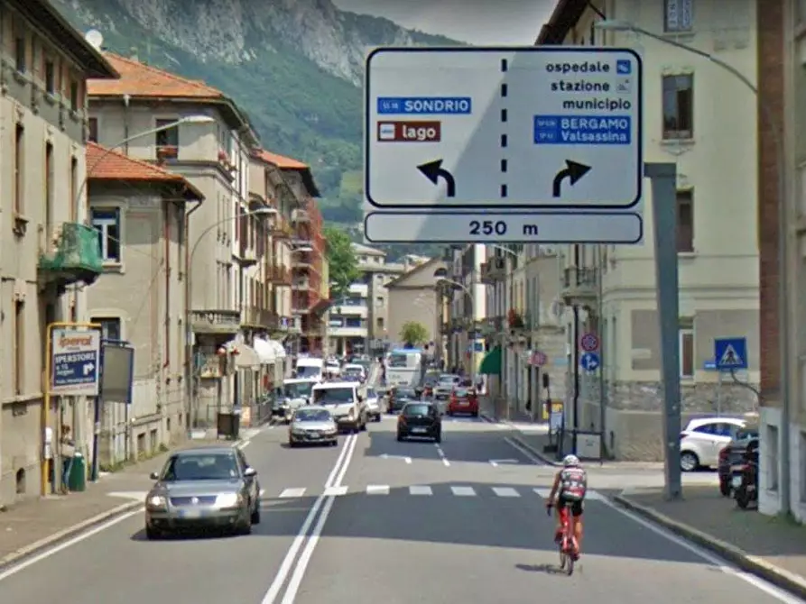 Immagine 9 di Appartamento in vendita  a Lecco