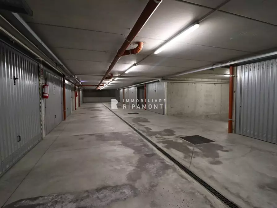 Immagine 5 di Garage in vendita  a Lecco