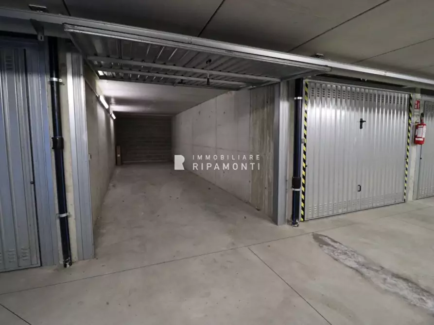 Immagine 3 di Garage in vendita  a Lecco