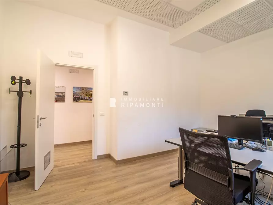 Immagine 5 di Ufficio in vendita  a Lecco