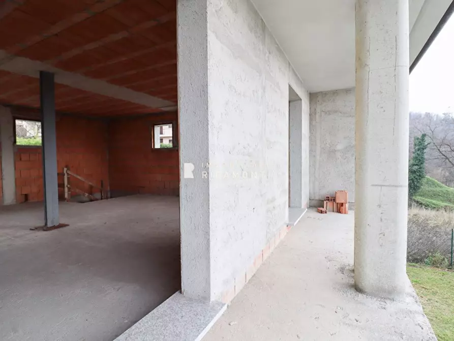 Immagine 7 di Villa in vendita  a Oggiono