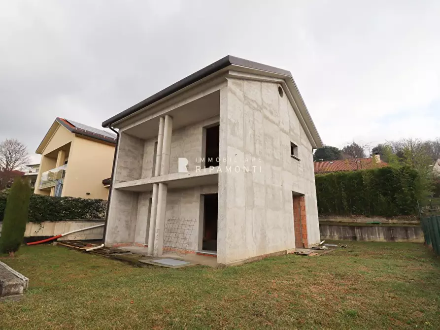 Immagine 2 di Villa in vendita  a Oggiono