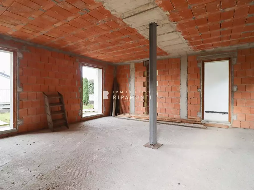 Immagine 8 di Villa in vendita  a Oggiono