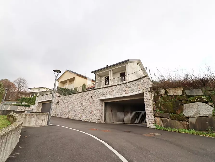 Immagine 4 di Villa in vendita  a Oggiono