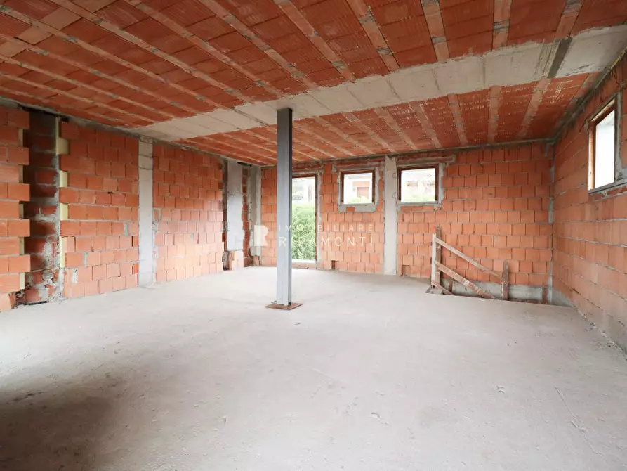 Immagine 9 di Villa in vendita  a Oggiono