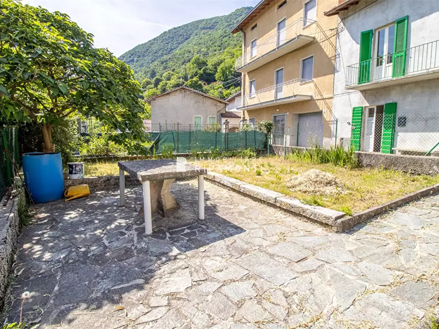 Immagine 10 di Villa in vendita  2 a Civate