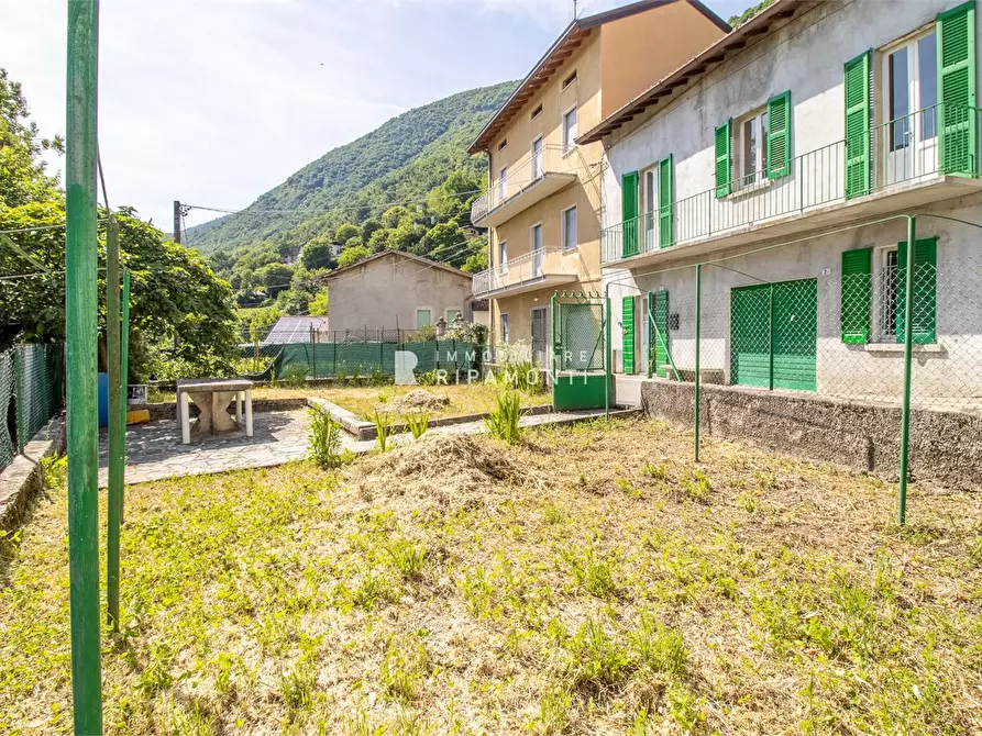 Immagine 2 di Villa in vendita  2 a Civate