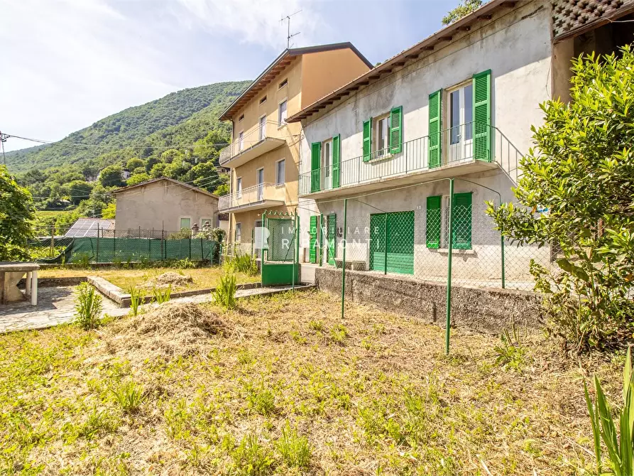 Immagine 6 di Villa in vendita  2 a Civate