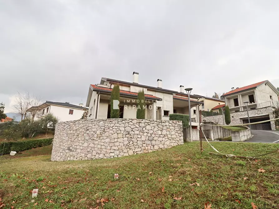 Immagine 3 di Villetta a schiera in vendita  a Oggiono
