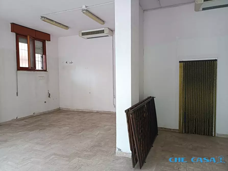 Immagine 8 di Negozio in vendita  a Rimini