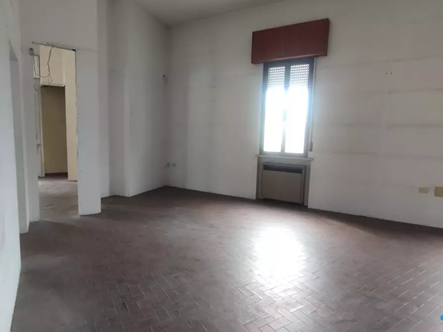 Immagine 5 di Negozio in vendita  a Cattolica