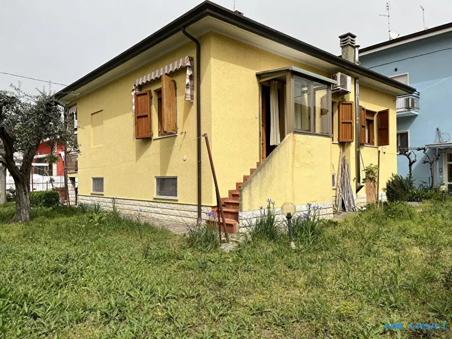 Immagine 4 di Villa in vendita  a Riccione