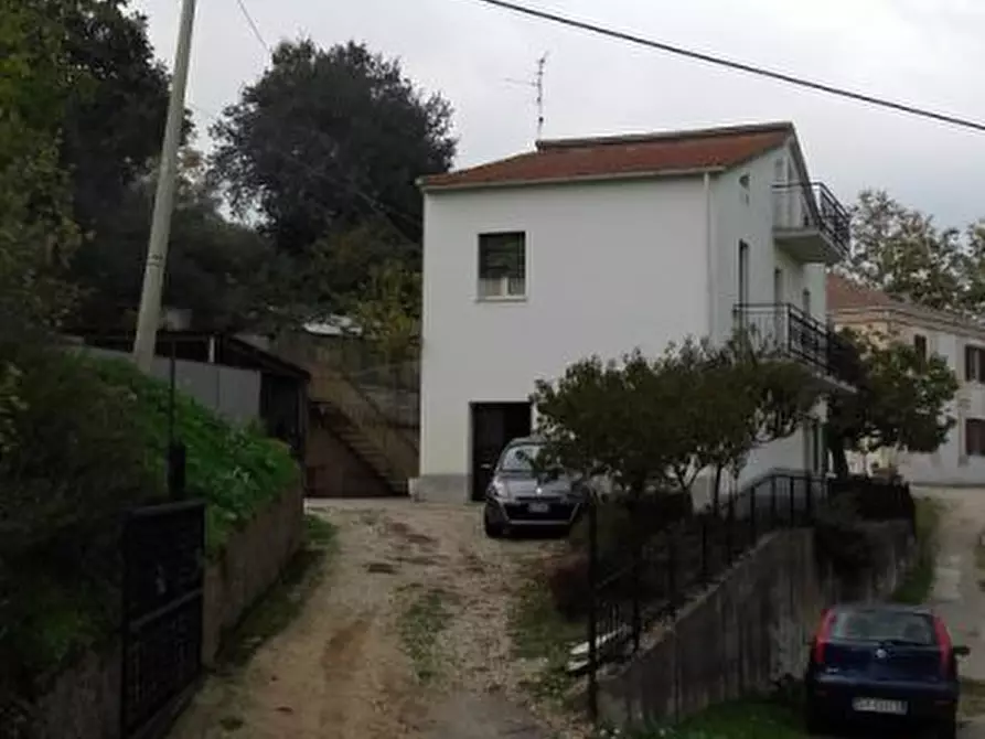 Immagine 2 di Rustico / casale in vendita  a Loreto Aprutino
