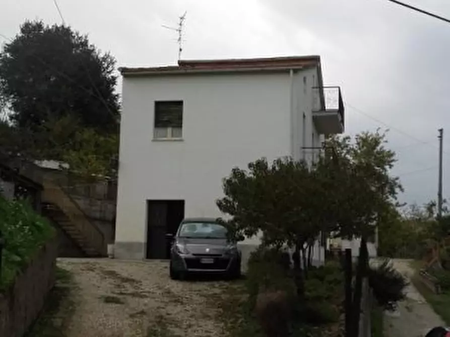 Immagine 3 di Rustico / casale in vendita  a Loreto Aprutino