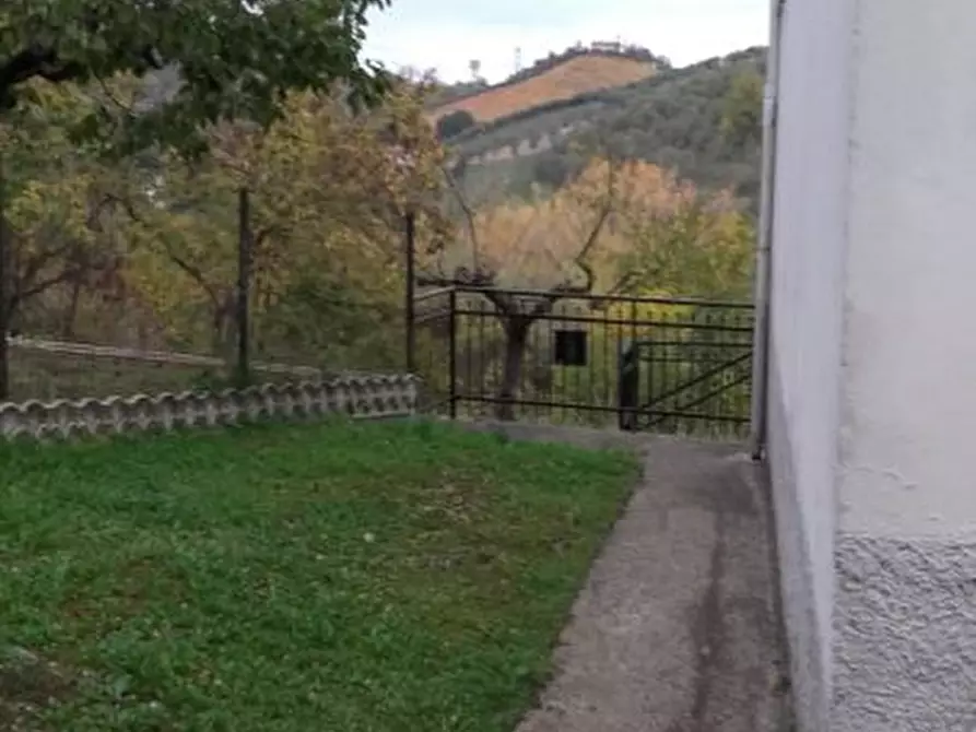Immagine 8 di Rustico / casale in vendita  a Loreto Aprutino